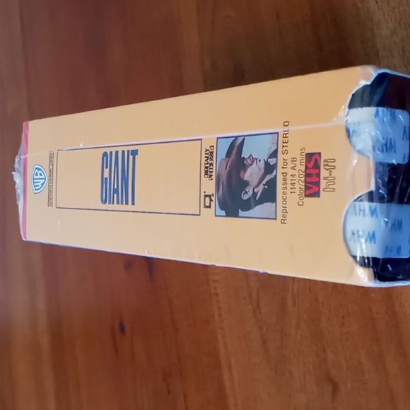 The movie 'GIANT' on VHS. - Picture 9 of 17